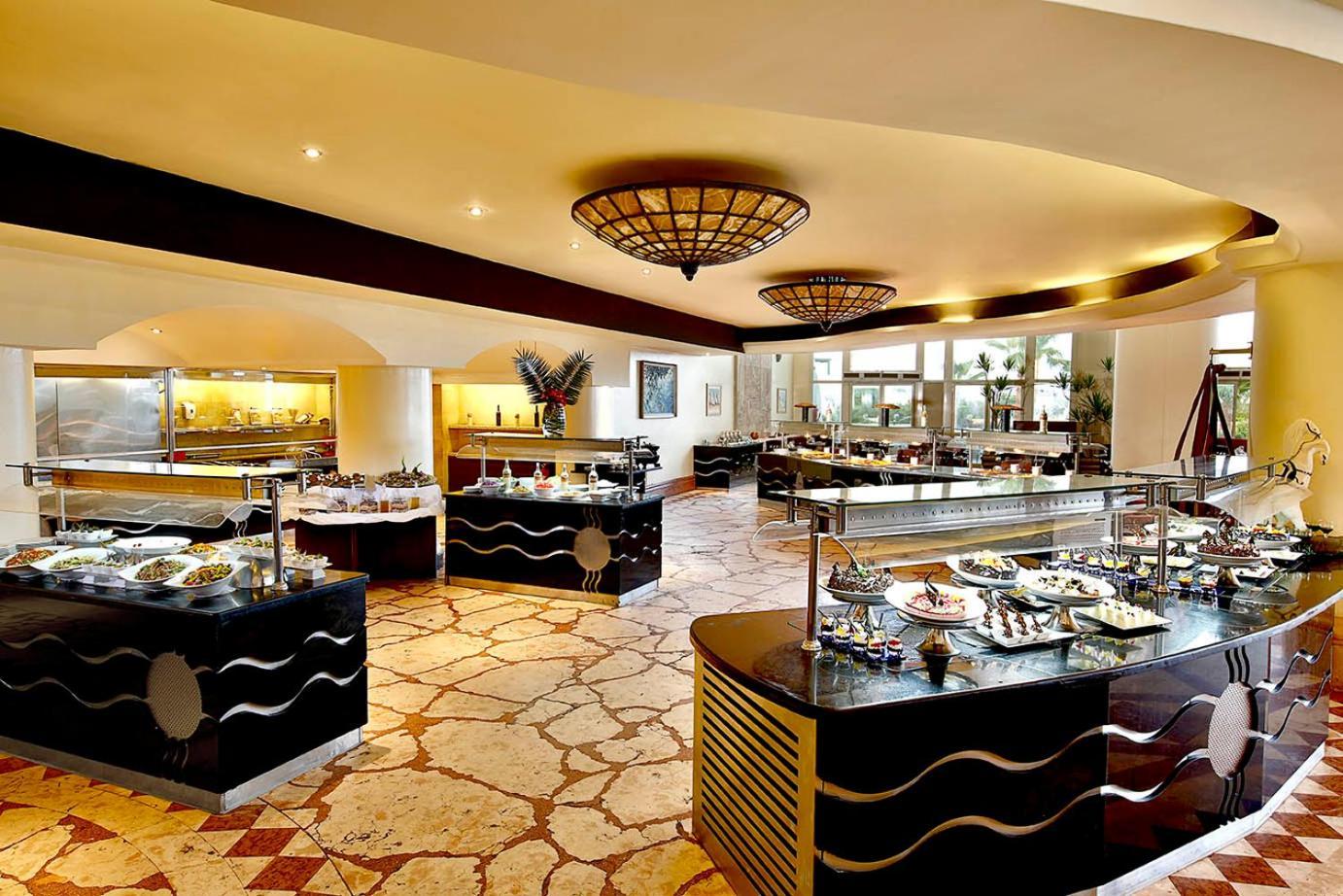 Safir Sharm Waterfalls Resort Bagian luar foto The buffet at the Grand Hyatt Hotel, Dubai