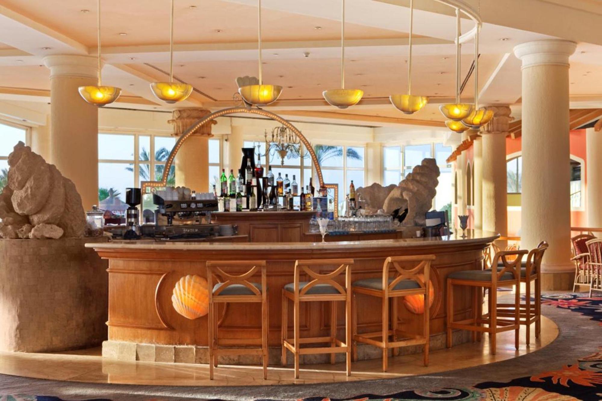 Safir Sharm Waterfalls Resort Restoran foto The bar at the lobby